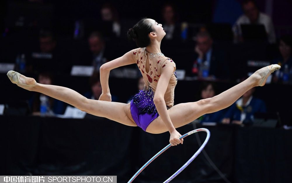 欧冠世界名画！巴萨全队涌向绝杀英雄：22+11，金球级表演